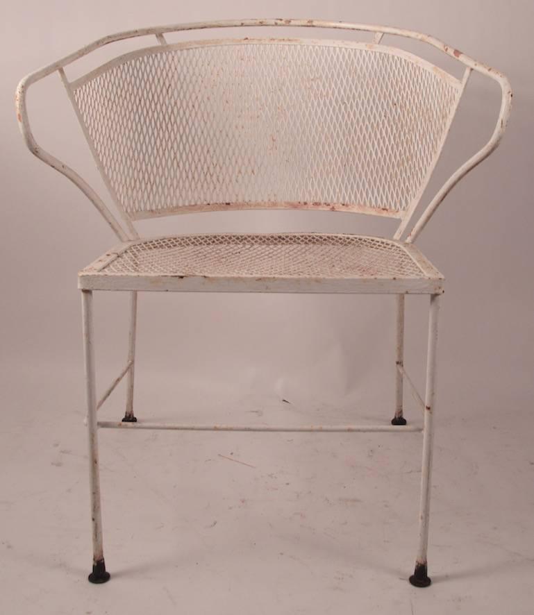 Pair of Metal Mesh Garden Chairs Attributed to Woodard In Good Condition In New York, NY