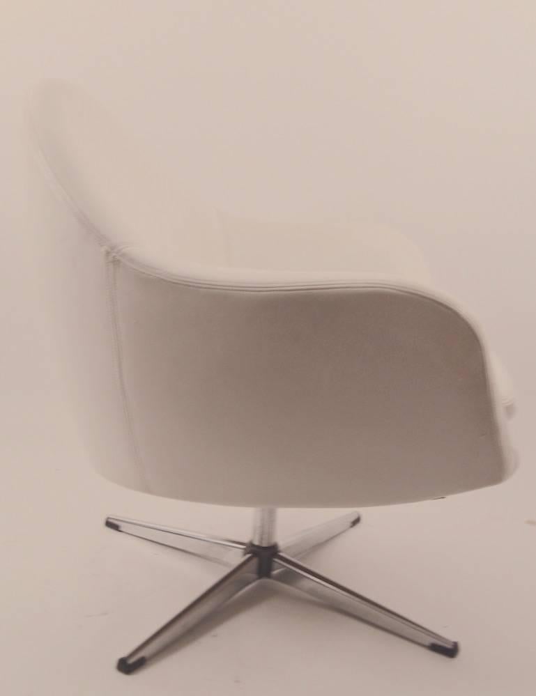 Mid-Century Modern White Vinyl Swivel Pod Chair by Overman
