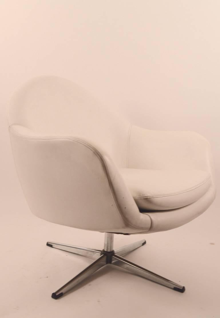 American White Vinyl Swivel Pod Chair by Overman