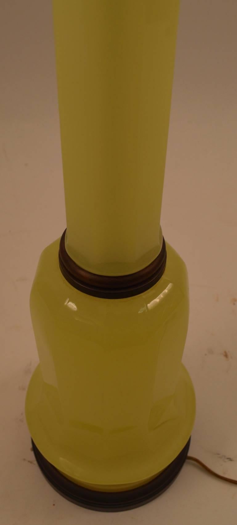 Single Table Lamp in Yellow Glass In Good Condition In New York, NY