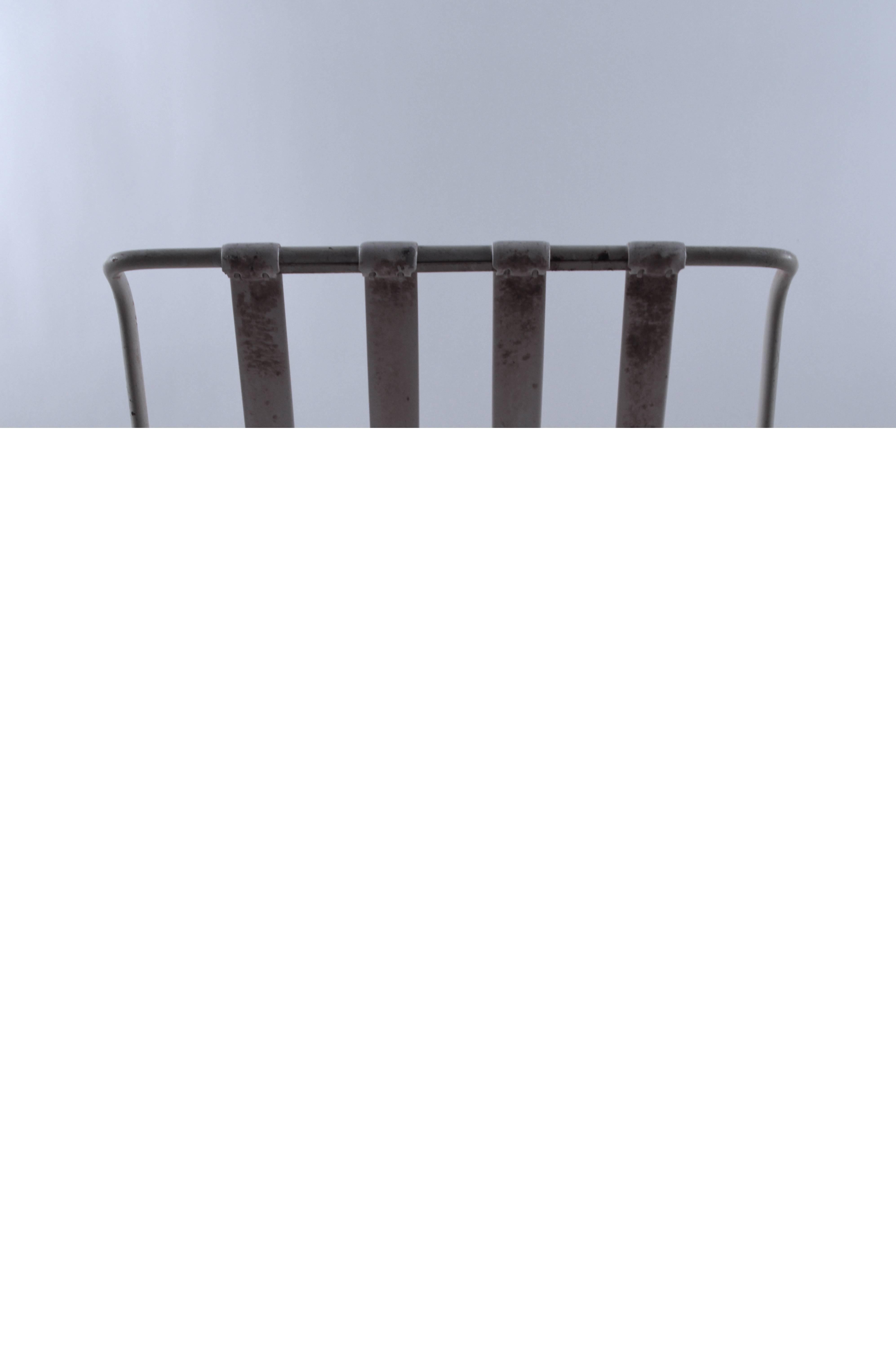 Set of Four Wrought Iron and Plastic Strap Garden Patio Chairs In Good Condition For Sale In New York, NY