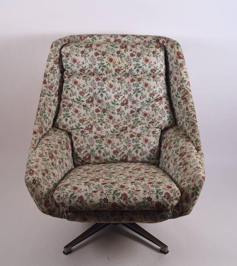 Mid-Century Modern Mod Swivel Lounge Chair