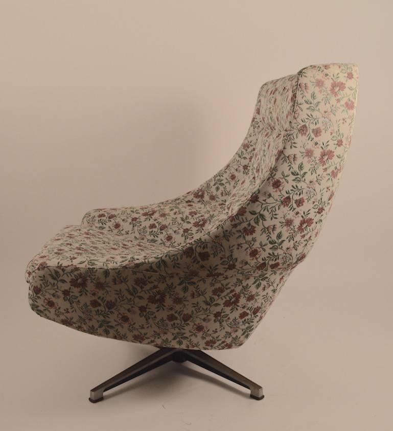 American Mod Swivel Lounge Chair