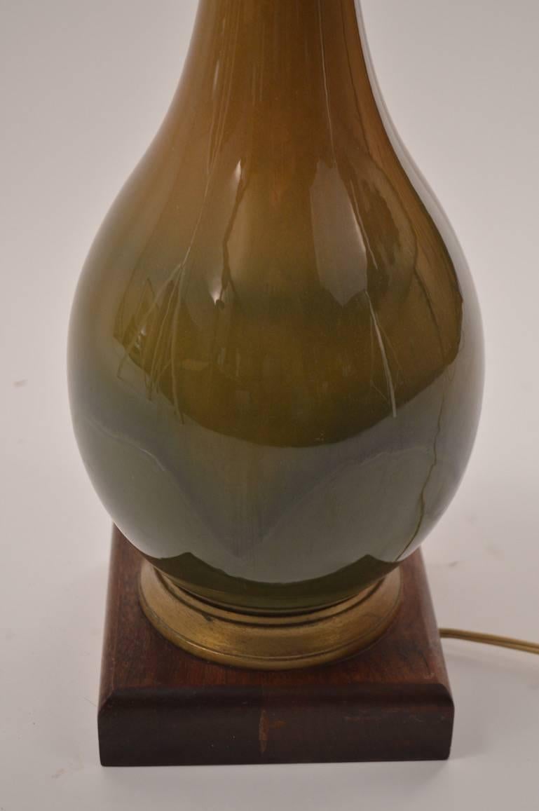 Paar tropfenförmige Keramik-Tischlampen mit hoher Glasur (Moderne der Mitte des Jahrhunderts) im Angebot