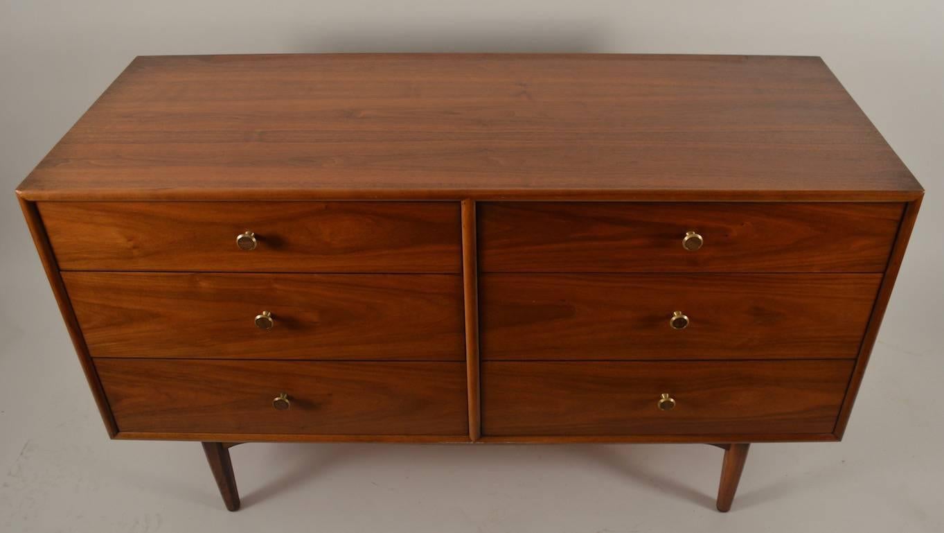 Stylish six-drawer dresser by Drexel. Classic Mid-Century Modern 