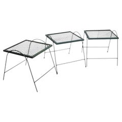 Set aus drei Vintage-Garten-, Terrassen- und Pooltischen aus Schmiedeeisen, zugeschrieben an Woodard