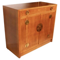 Buffet moderne de style asiatique chinois, conçu par Edward Wormley pour Dunbar, vers les années 1950