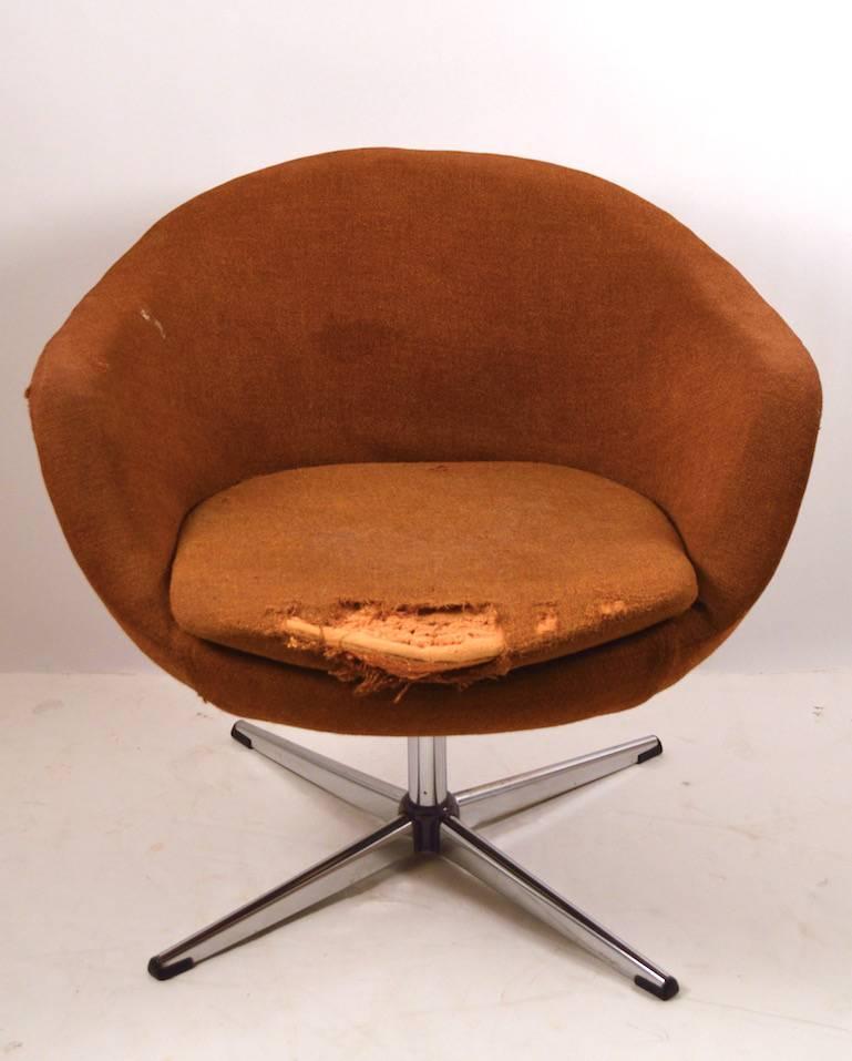 Pair of Swedish Overman Swivel Pod Chairs, Need Reupholstery In Fair Condition In New York, NY