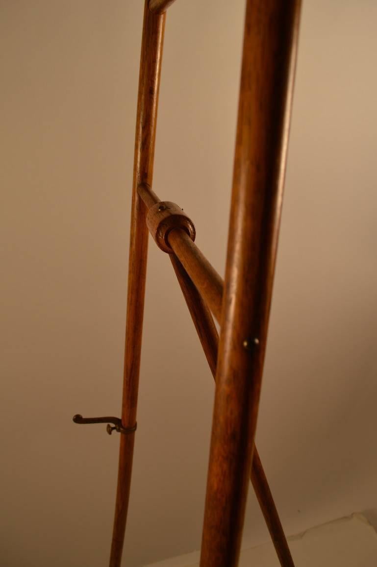 Hard to find form, oak stick and ball easel. Original finish, nice and clean, ready to use. The easel has two small cracks at the top decorative curlicues, as shown, not structural or consequential.
The metal supports that holds the painting in