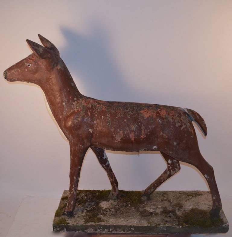 Große Hirsch-Lammskulptur aus gegossenem Stein (amerikanisch) im Angebot