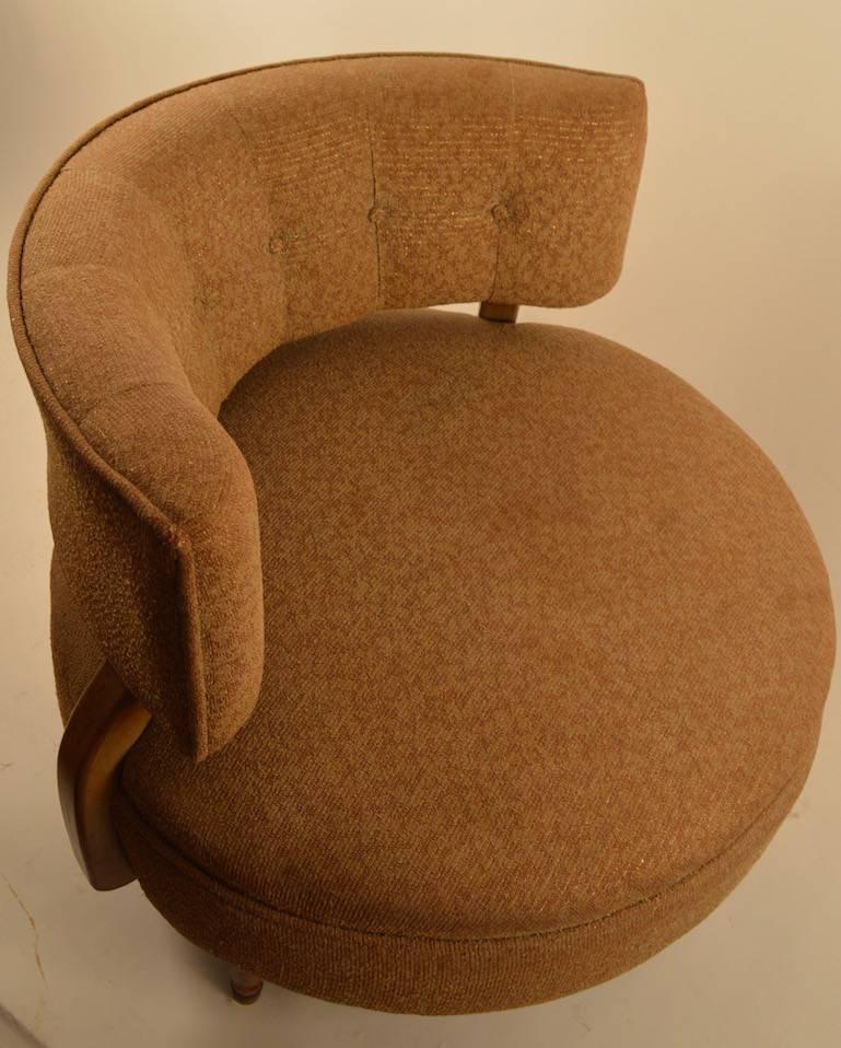 Mid-Century Modern Round Mid-Century Lounge Chair