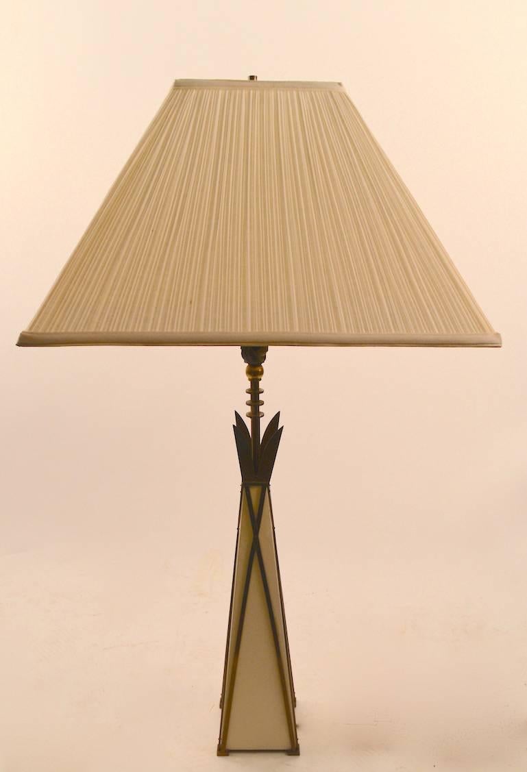Ein elegantes Paar Lampen nach Parzinger (Hollywood Regency) im Angebot