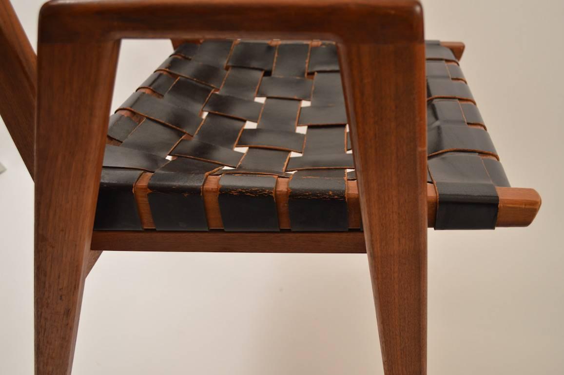 Leather Strap Walnut Armchair Attributed to Risom In Good Condition In New York, NY