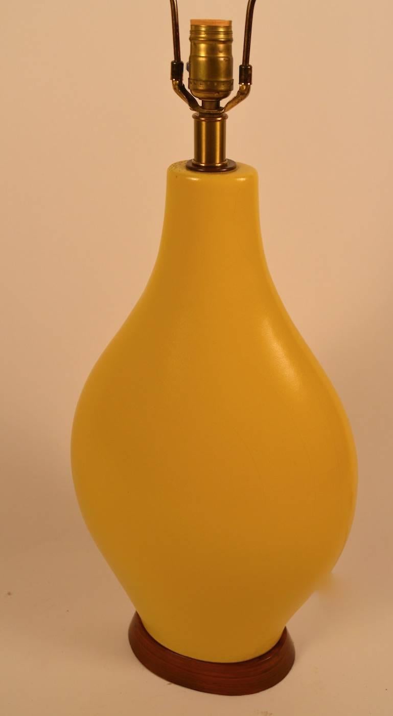 Mid-Century Modern Large Teardrop Form Yellow Ceramic Table Lamp For Sale