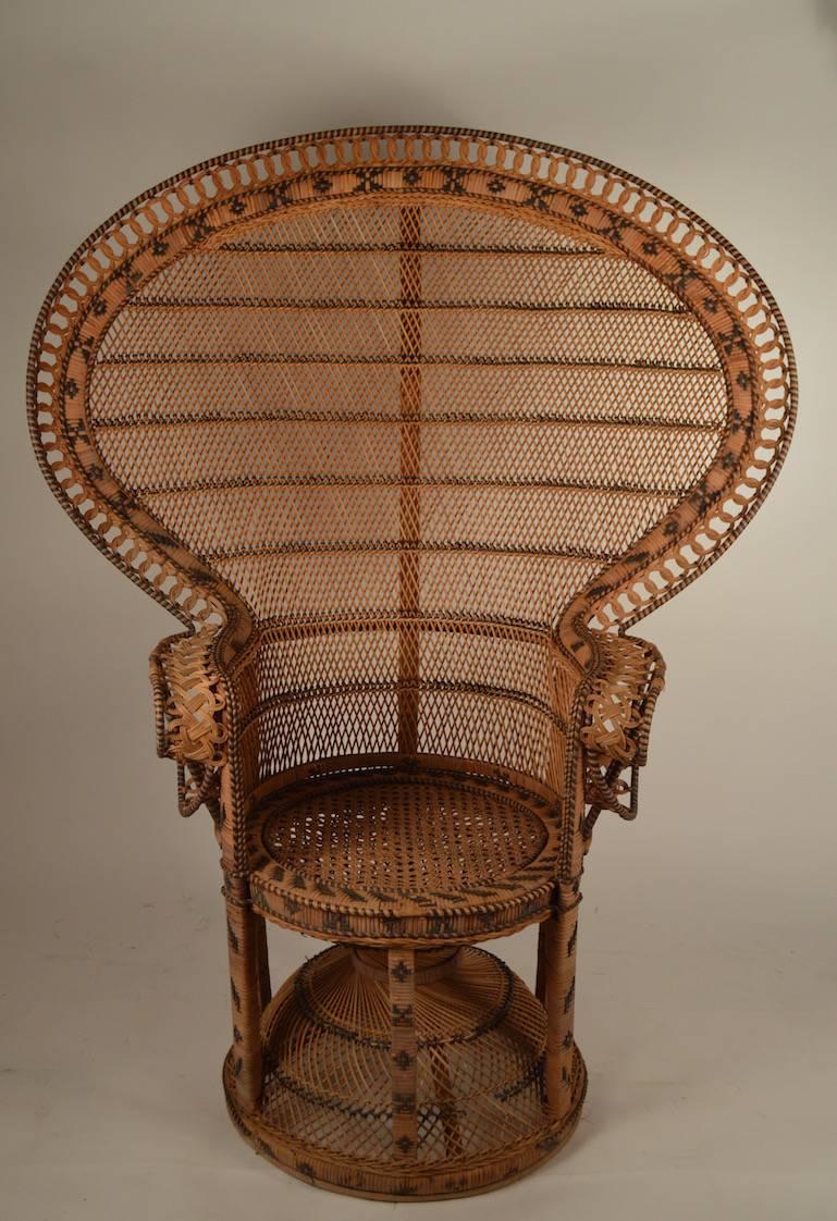 Nice wicker Emmanuelle peacock chair, in very good vintage condition. This example shows only very light wear, normal and consistent with age. Interesting version with black highlight trim.