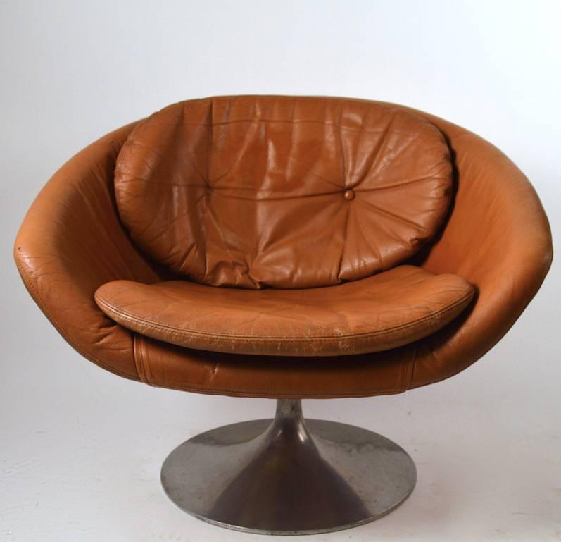 Mid-Century Modern Overman Pod Chair in Leather