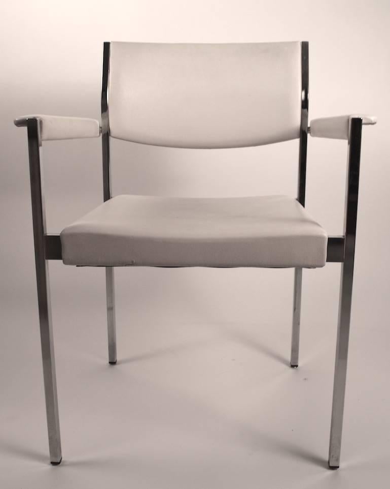 Fin du 20e siècle Ensemble de six chaises de salle à manger John Stuart chromées et blanches en vente