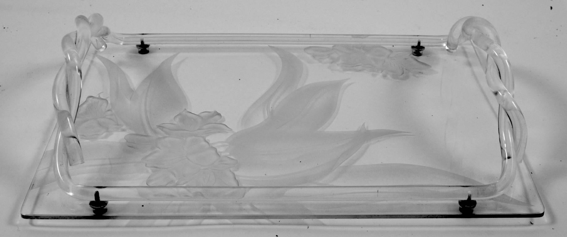 Vetro Vassoio in vetro acidato e lucite Dorothy Thorpe in vendita