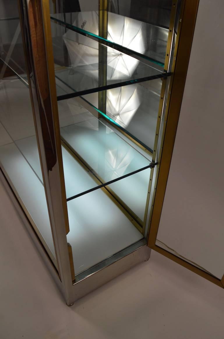 vitrine display case