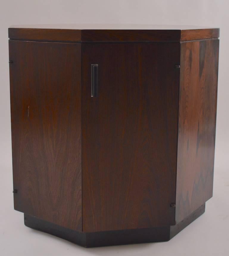 Mid-Century Modern Pair of Rosewood  Octagonal Stands in the Style of Probber For Sale