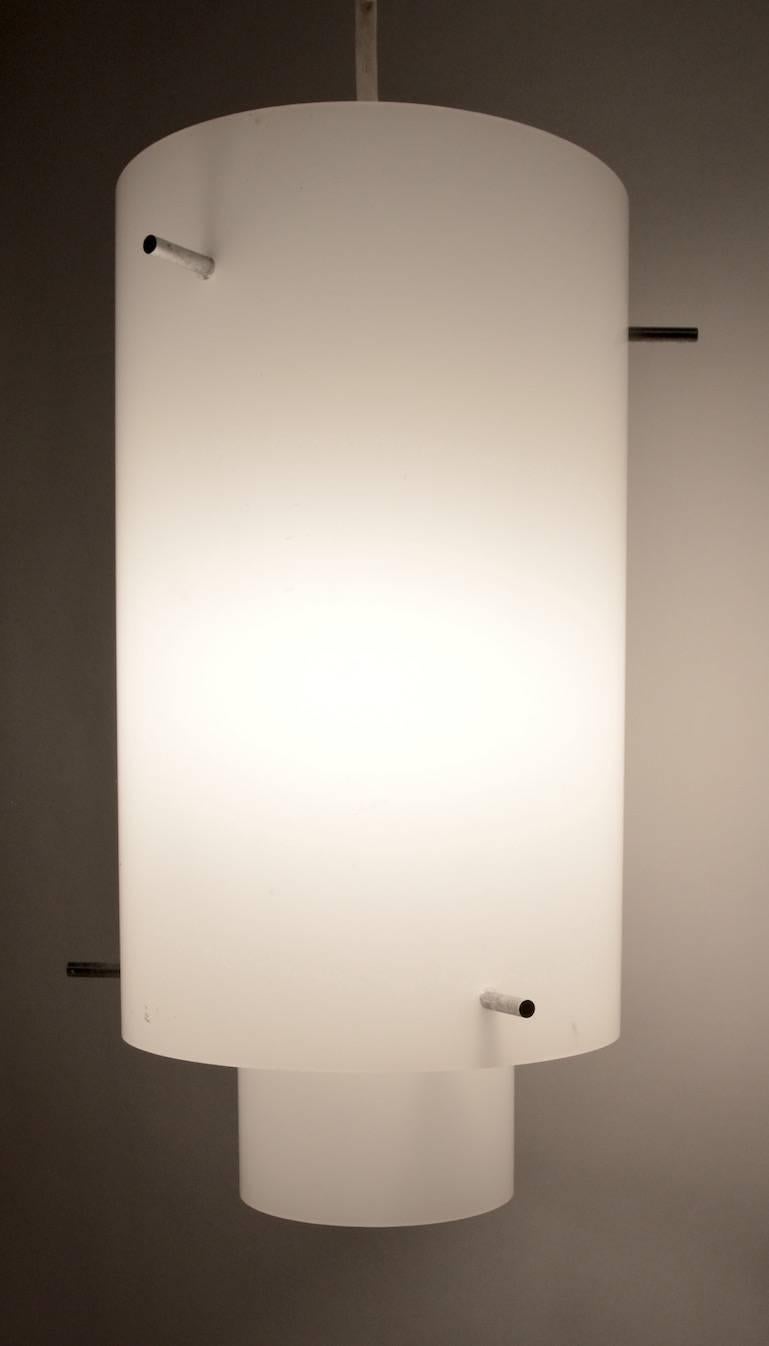 Paire de luminaires suspendus en acrylique de Paul Mayen Bon état - En vente à New York, NY