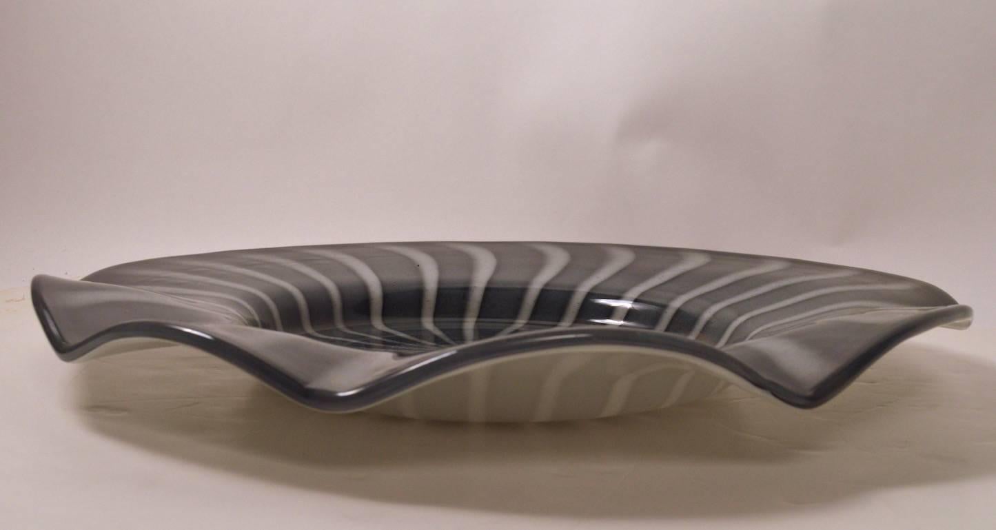 Massive Murano Platter Centerpiece Bowl Attributed to Barbini In Excellent Condition For Sale In New York, NY