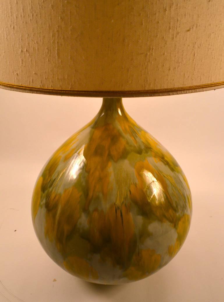 Große keramische Tropfenglasur-Lampe mit Original-Schirm (Keramik) im Angebot