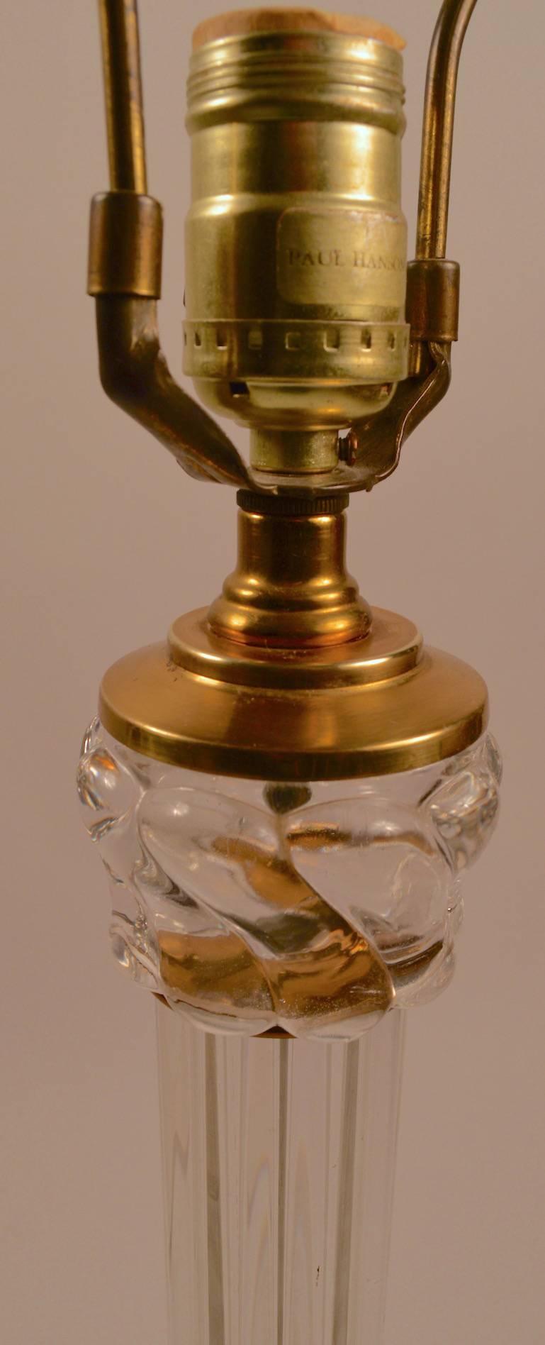 Säulenlampe aus klassischem Glas von Paul Hanson (Messing) im Angebot