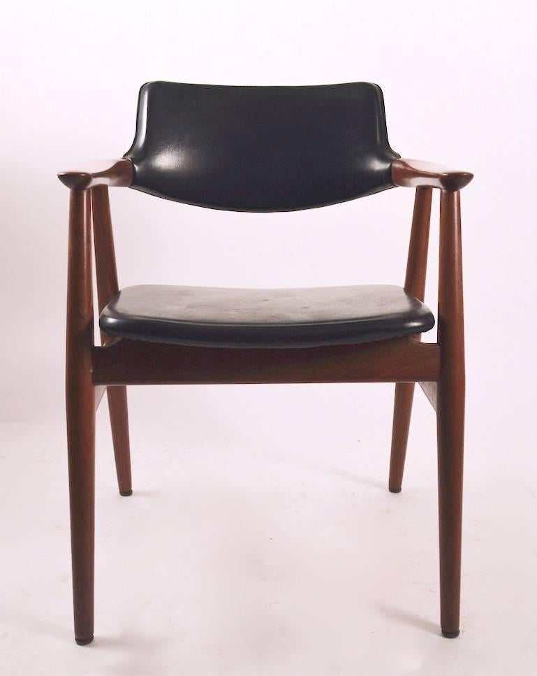 Scandinave moderne Paire de fauteuils en teck Grete Jalk en vente