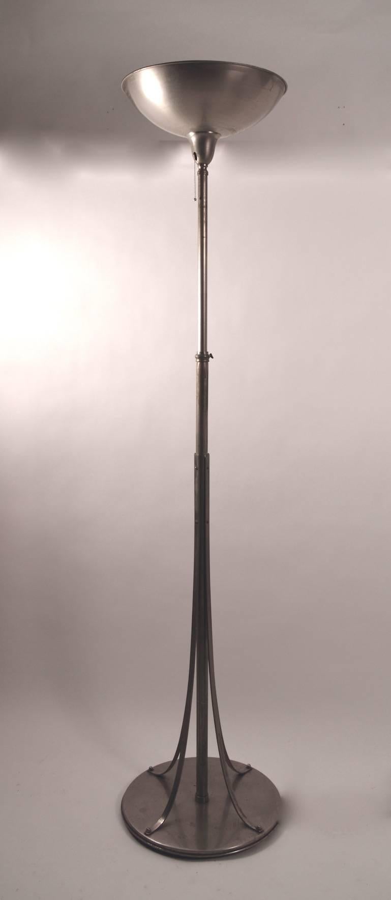 Importante lampe Art Déco de l'ère de la machine par Hugo Gnam Bon état - En vente à New York, NY