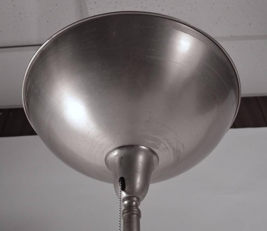 Acier Importante lampe Art Déco de l'ère de la machine par Hugo Gnam en vente