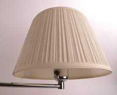 Paar verchromte Schwenkarm-Konsolen