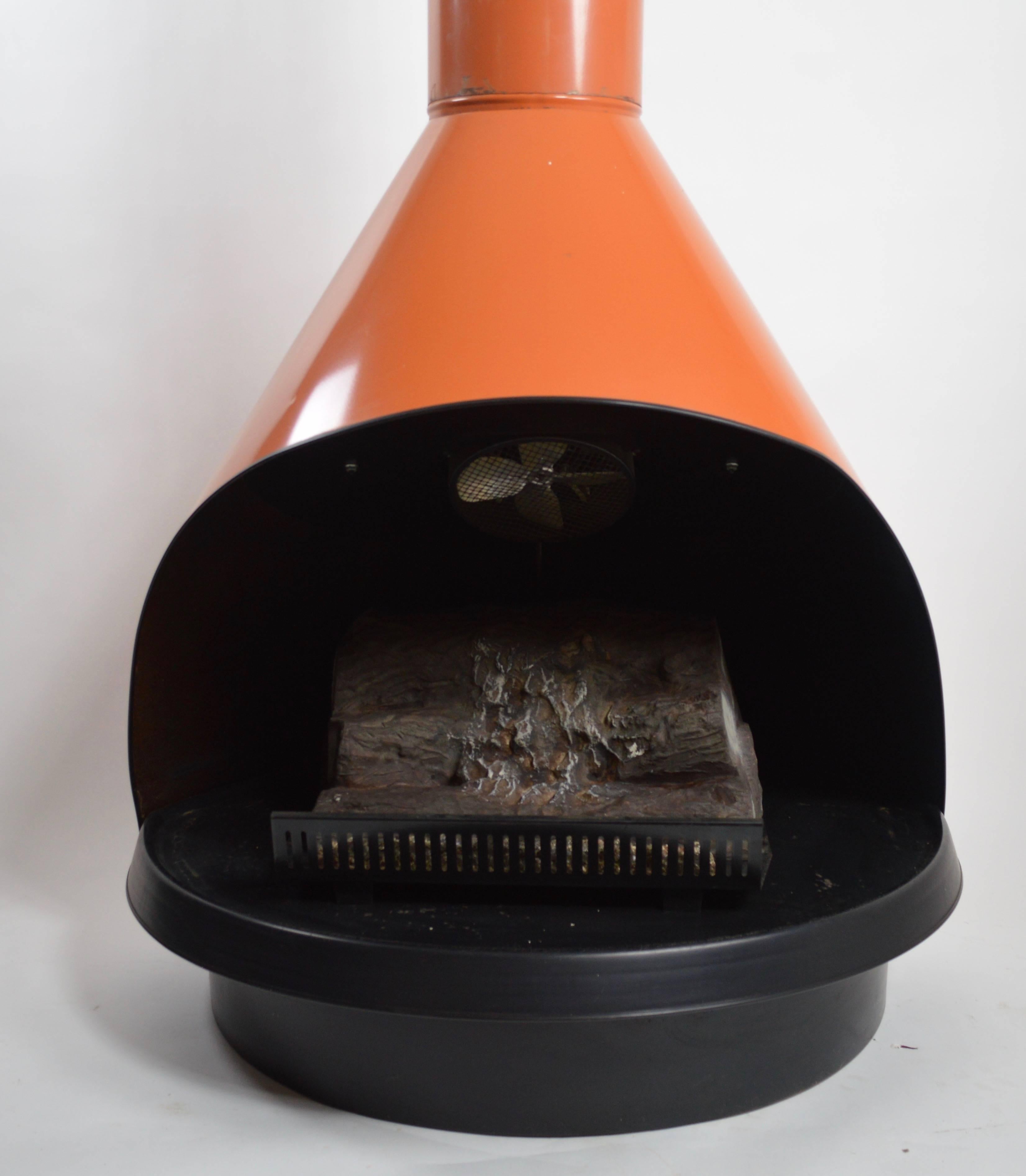 Mid-Century Preway freestanding faux fireplace, this model is equipped with a set of plastic logs, lights, and an electric heater, all in original working condition. 
 When turned on, the fireplace creates a light effect which simulates a wood
