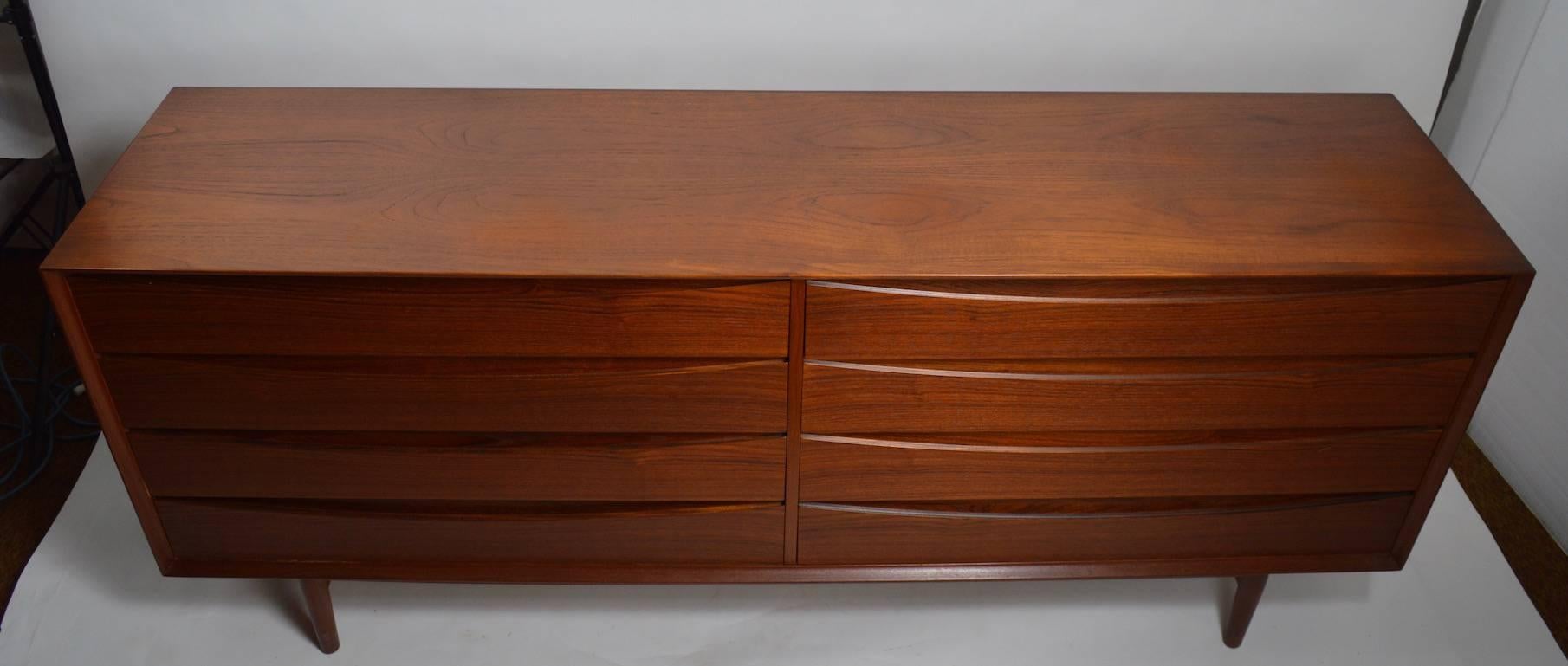 Mid-20th Century Large Eight-Drawer Dresser Designed by Arne Vodder for Sibast