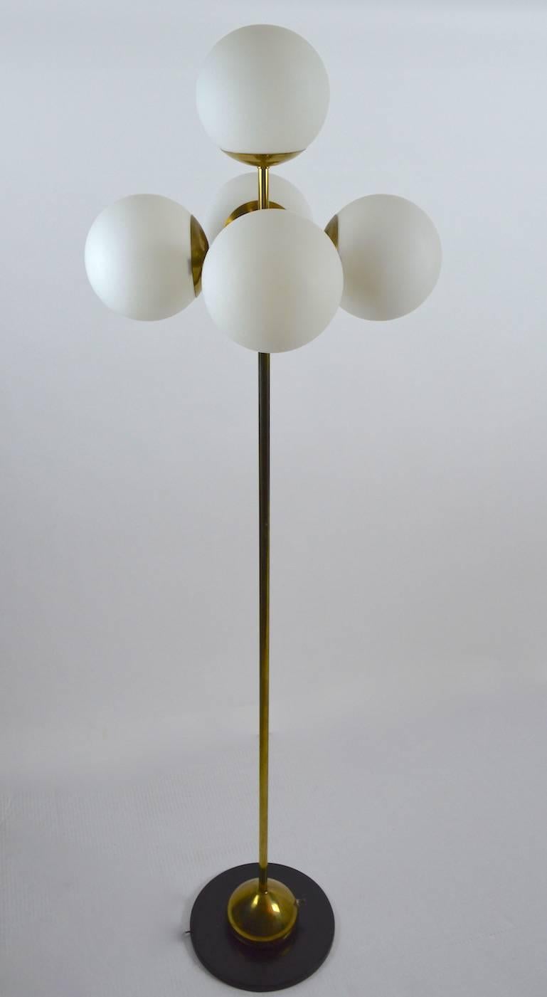 Five Globe Light Sputnik Floor Lamp in Brass and Black In Good Condition For Sale In New York, NY