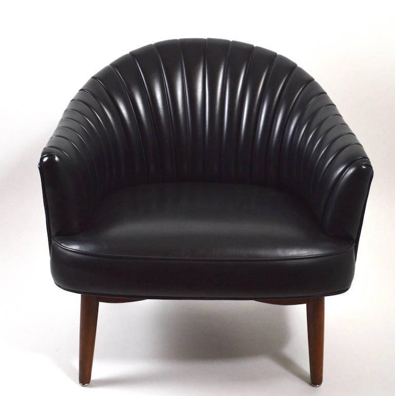 Ein Paar Thonet-Stühle mit glatter Oberfläche im Zustand „Gut“ im Angebot in New York, NY