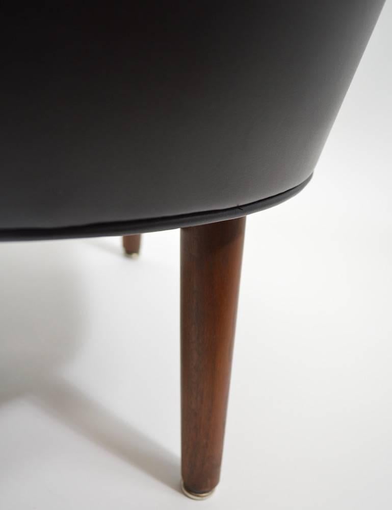 Ein Paar Thonet-Stühle mit glatter Oberfläche im Angebot 1