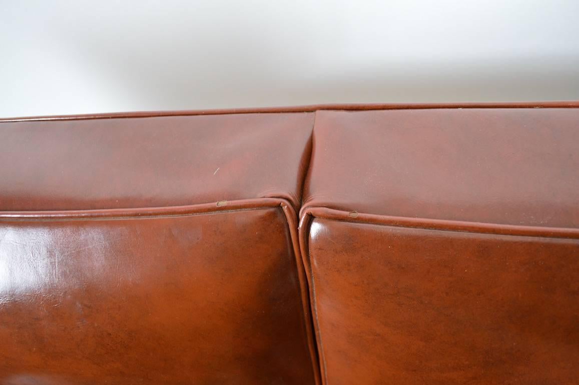 Chic Vinyl Box Sofa by Simmons In Good Condition In New York, NY