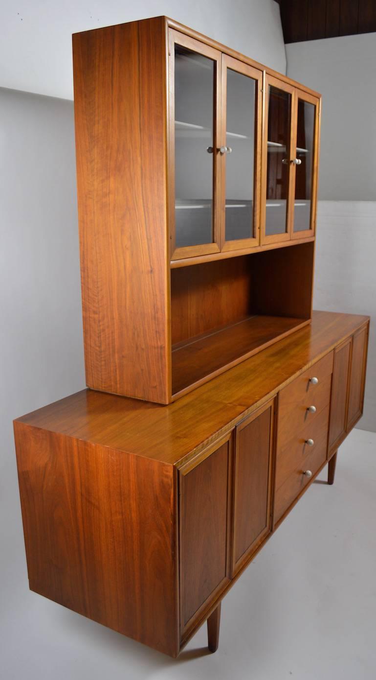 Kipp Stewart Declaration Server China Cabinet In Good Condition In New York, NY