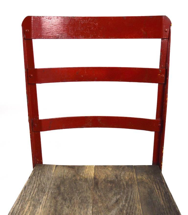 Américain Ensemble de six chaises d'angle industriel en bois et acier en vente
