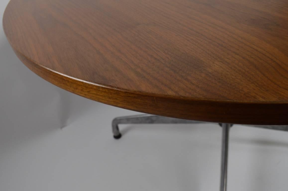 Mid-Century Modern Eames for Herman Miller Wood Top Aluminium Base Dining Cafe Table