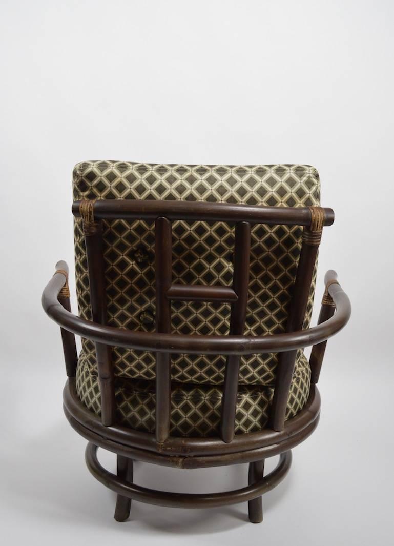 Mid-Century Modern Paire de fauteuils de salon pivotants en bambou en vente