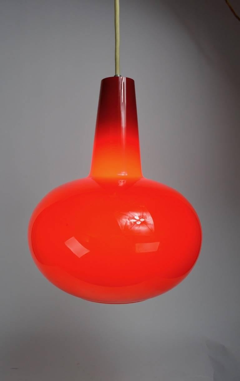 Hängelampe aus farbigem Glas von Prescolite  Rote 2 verfügbar (20. Jahrhundert) im Angebot