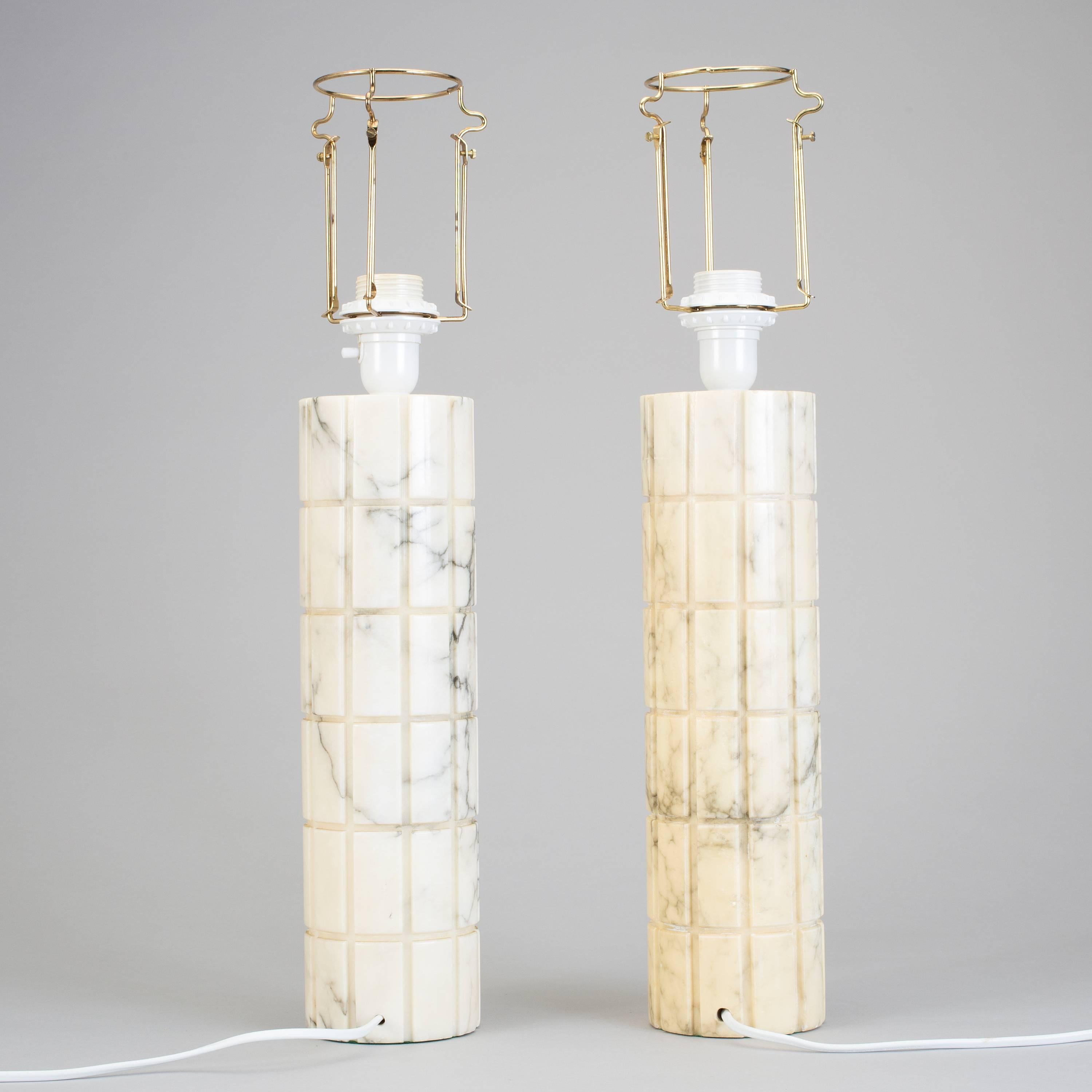 Rare pair of table lamps by Bergboms in white marble,
round column base featuring carved rectangular grid who create a nice effect of shadows when lit.