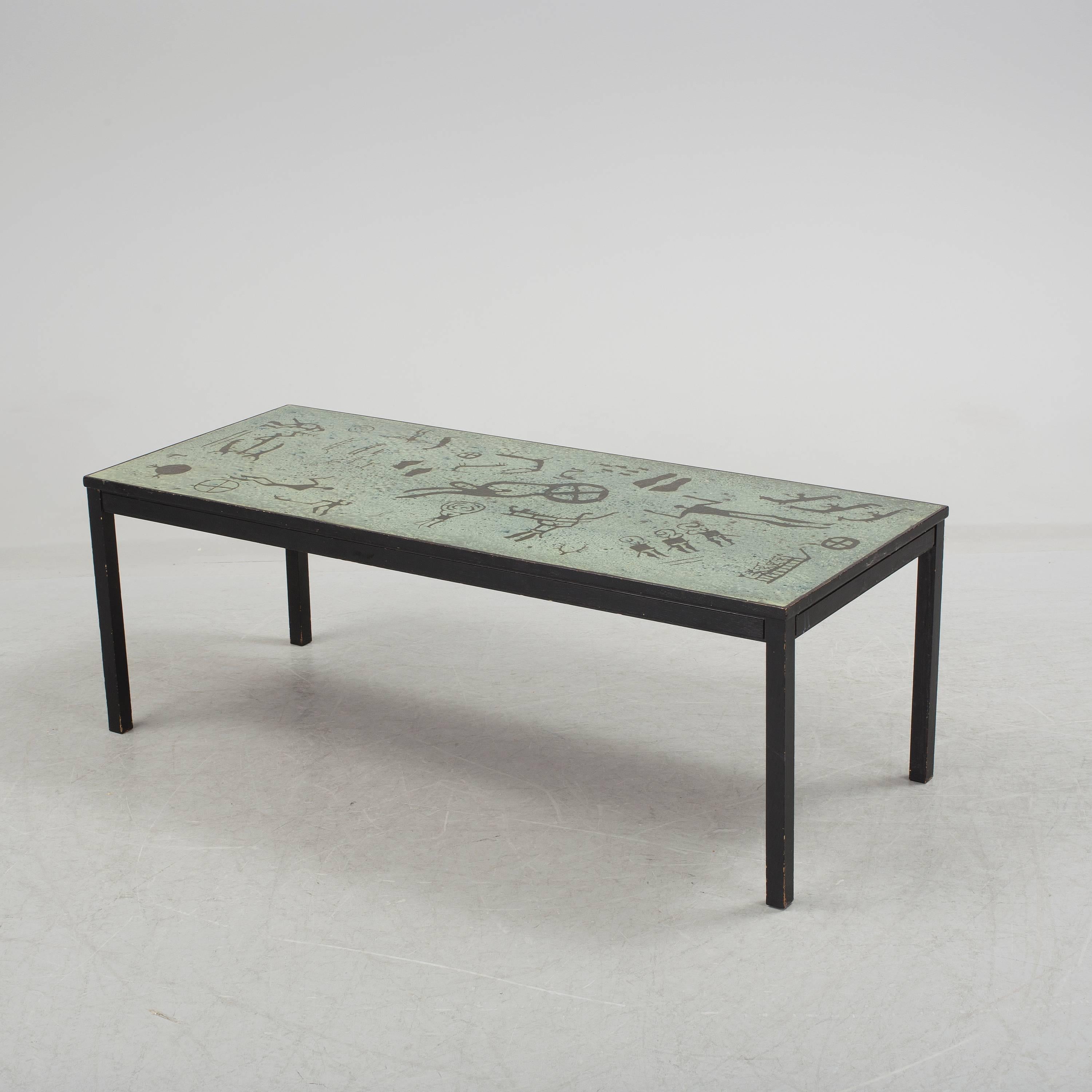 Beautiful coffee table by David Rosen and Algot Torneman.
Green enameled glass with black lacquered wood structure.
Manufactured for Nordiska Kompaniet,
Sweden, circa 1950.