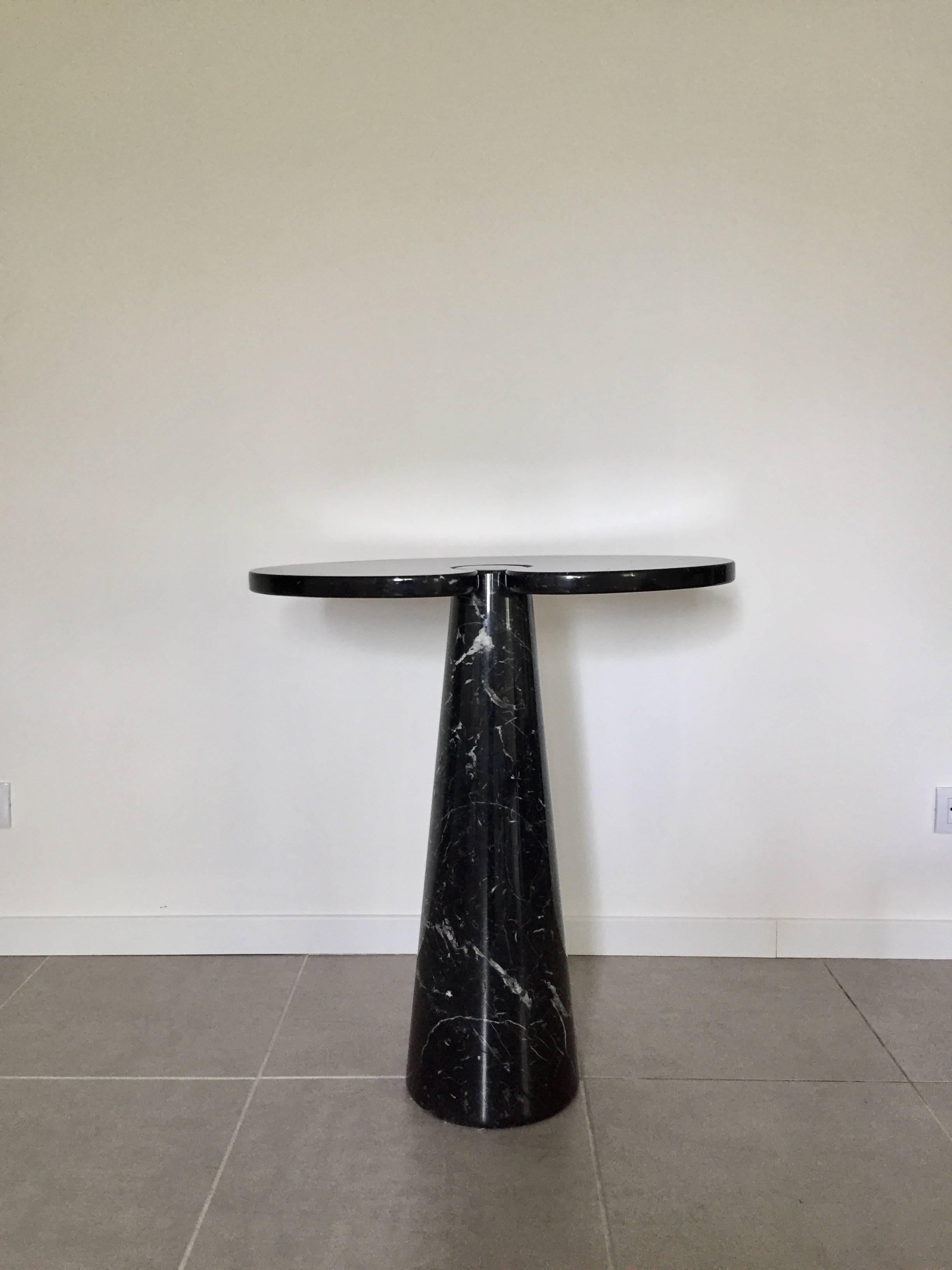 Elegant side table designed by Angelo Mangiarotti 
From the Eros series;
Manufactured by Skipper, circa 1971;
Black marble.