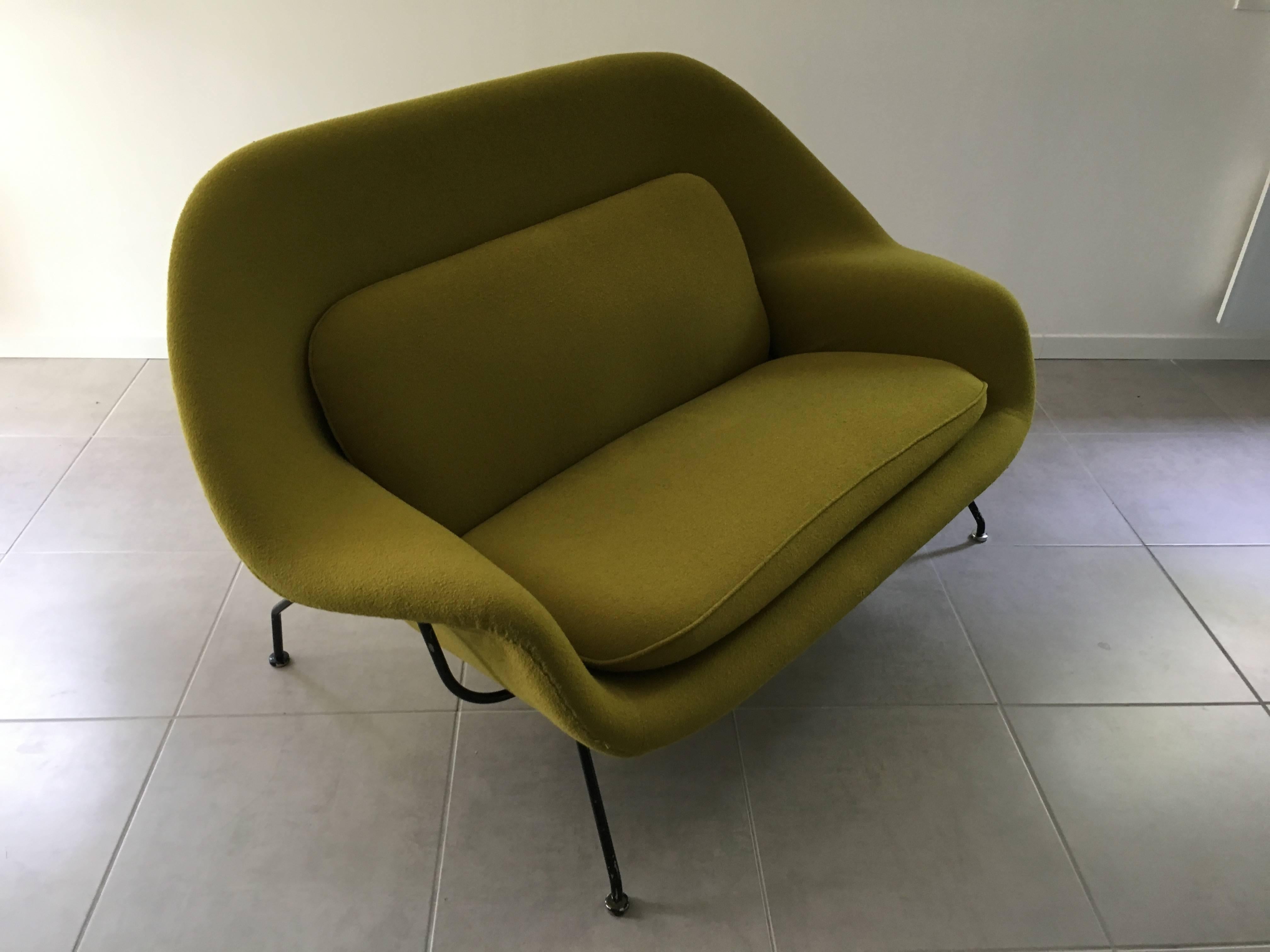 Early Eero Saarinen Womb Sofa for Knoll, circa 1950 In Good Condition For Sale In Fuveau, Provence
