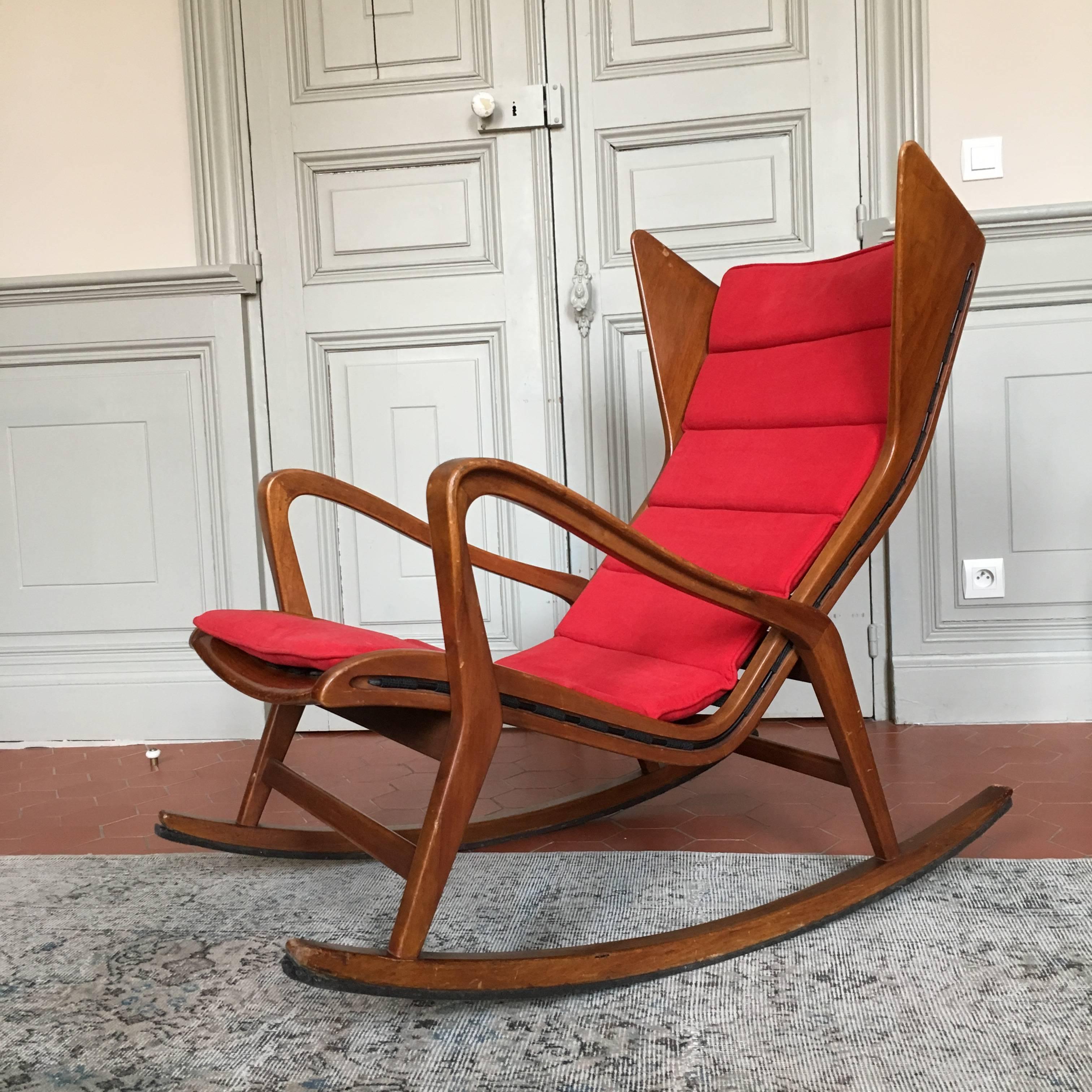 Rare and important rocking chair model 572 designed by the 