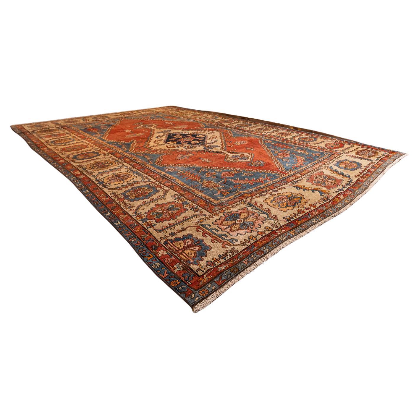 Découvrez l'Elegance intemporelle : Un tapis serapi du XIXe siècle qui parle à votre âme

Entrez dans un monde de beauté et d'élégance inégalées avec cet exceptionnel tapis Serapi du XIXe siècle. Imaginez la texture douce sous vos pieds, les