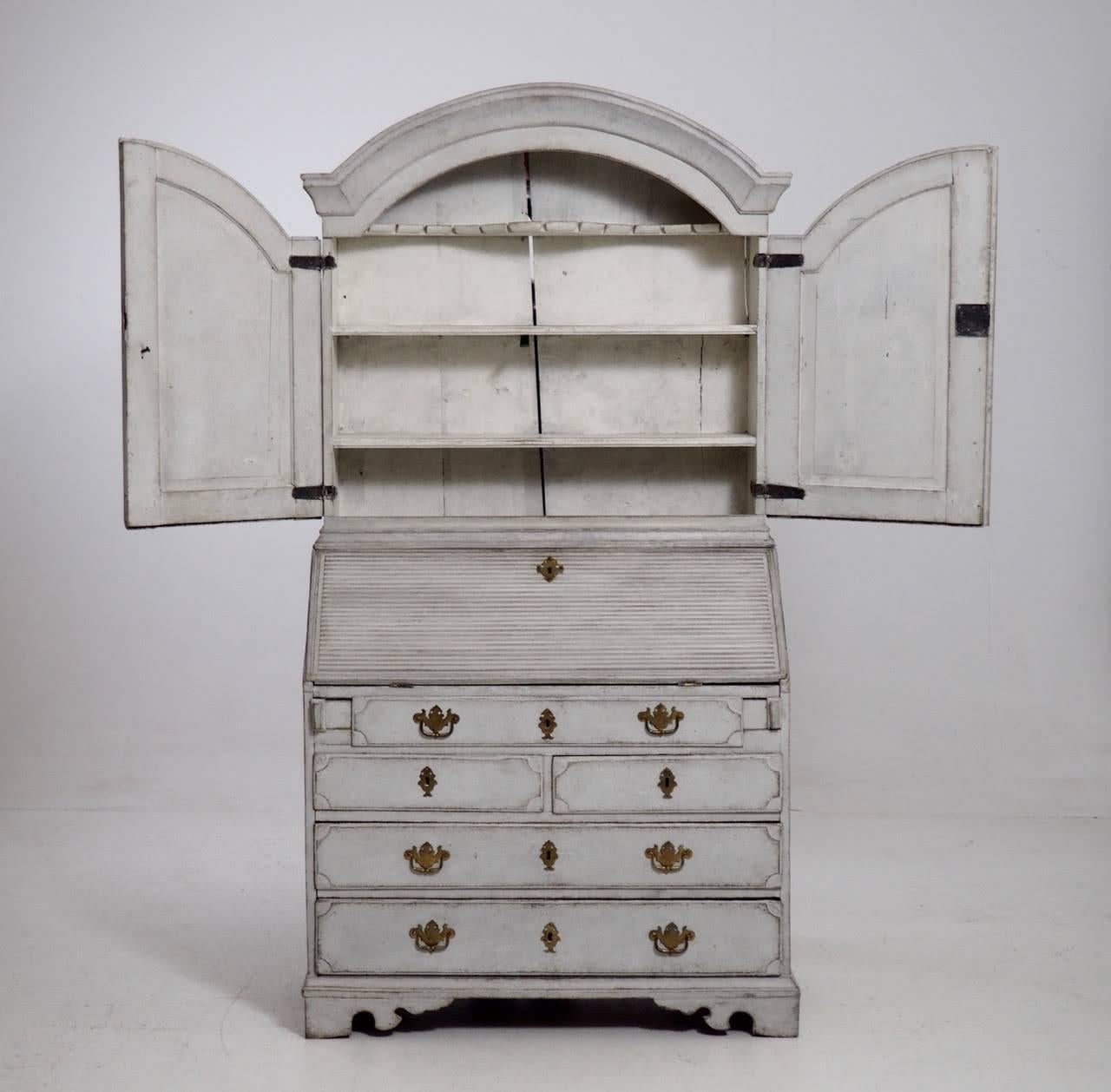 18th Century Swedish Period Gustavian Secretary with Library In Excellent Condition In Wichita, KS